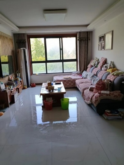 急售風(fēng)水好房子，簡(jiǎn)裝，送品牌家具家電，可拎包入住