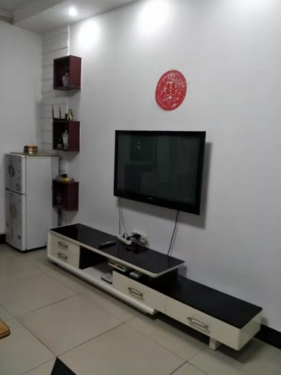 桂鶴小區(qū)三室一廳一衛(wèi)一廚,家具齊全，拎包入住